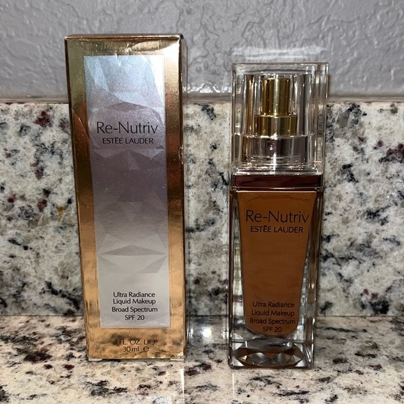 Estee Lauder Other - Estee Lauder Re-Nutriv Foundation Rich Cocoa
